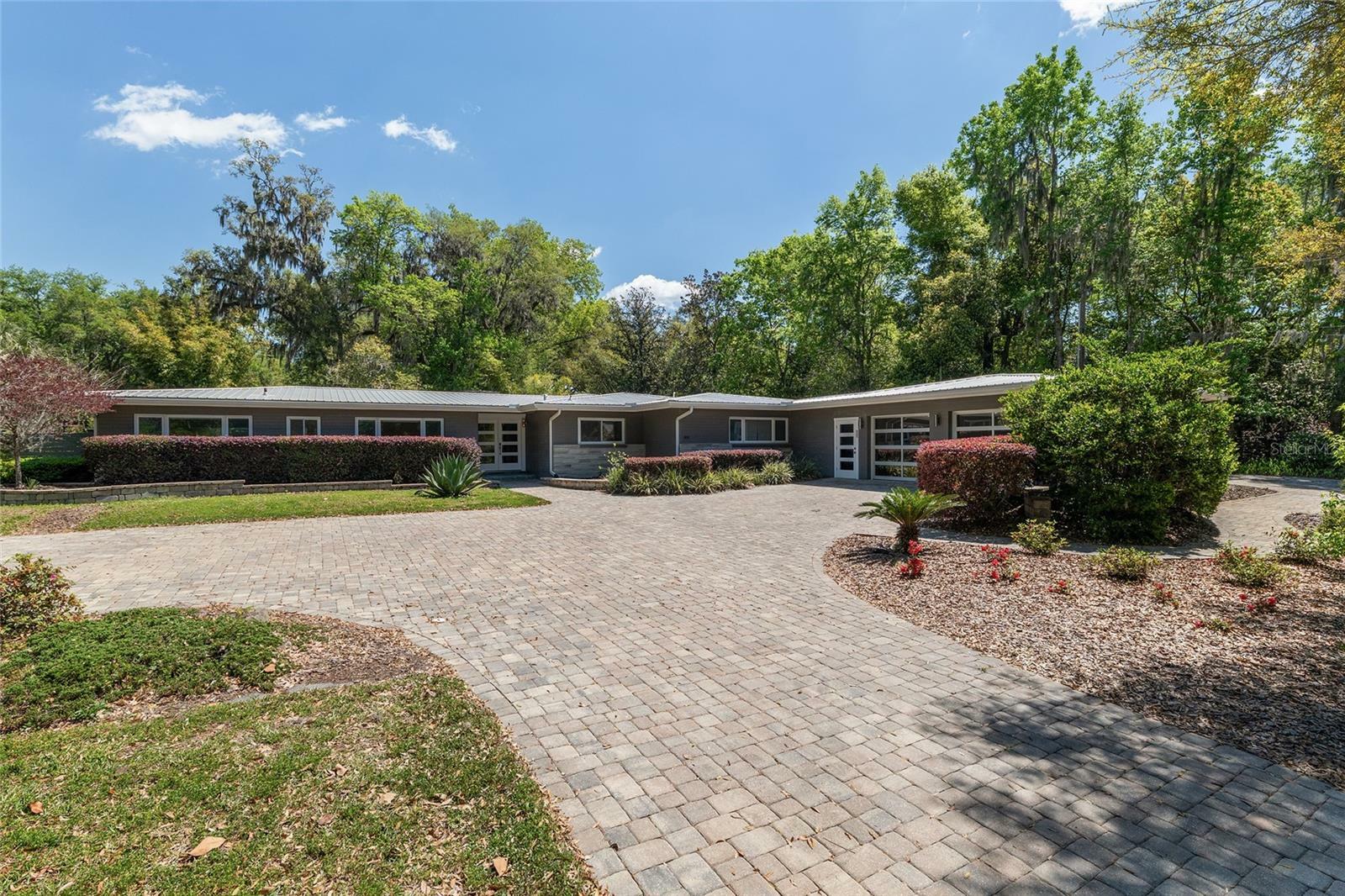 Property Photo: 601 NW 23rd Street FL 32607