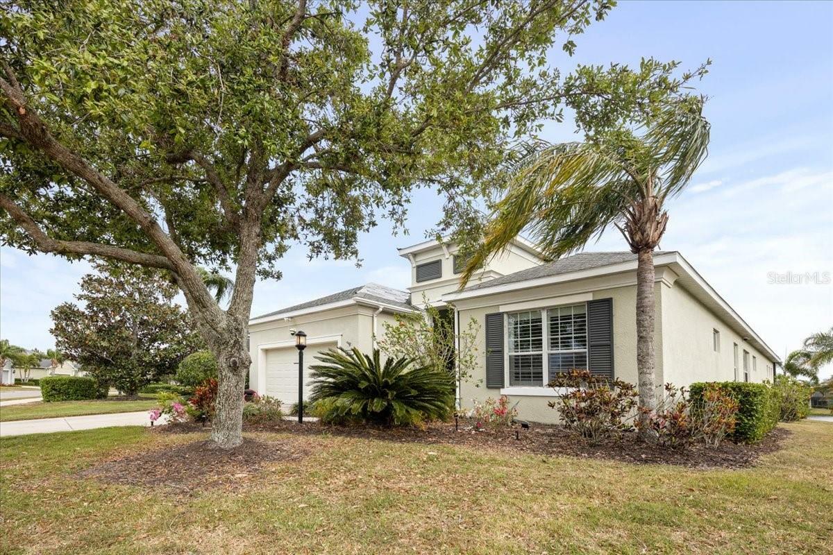 Property Photo: 4691 Claremont Park Drive FL 34211