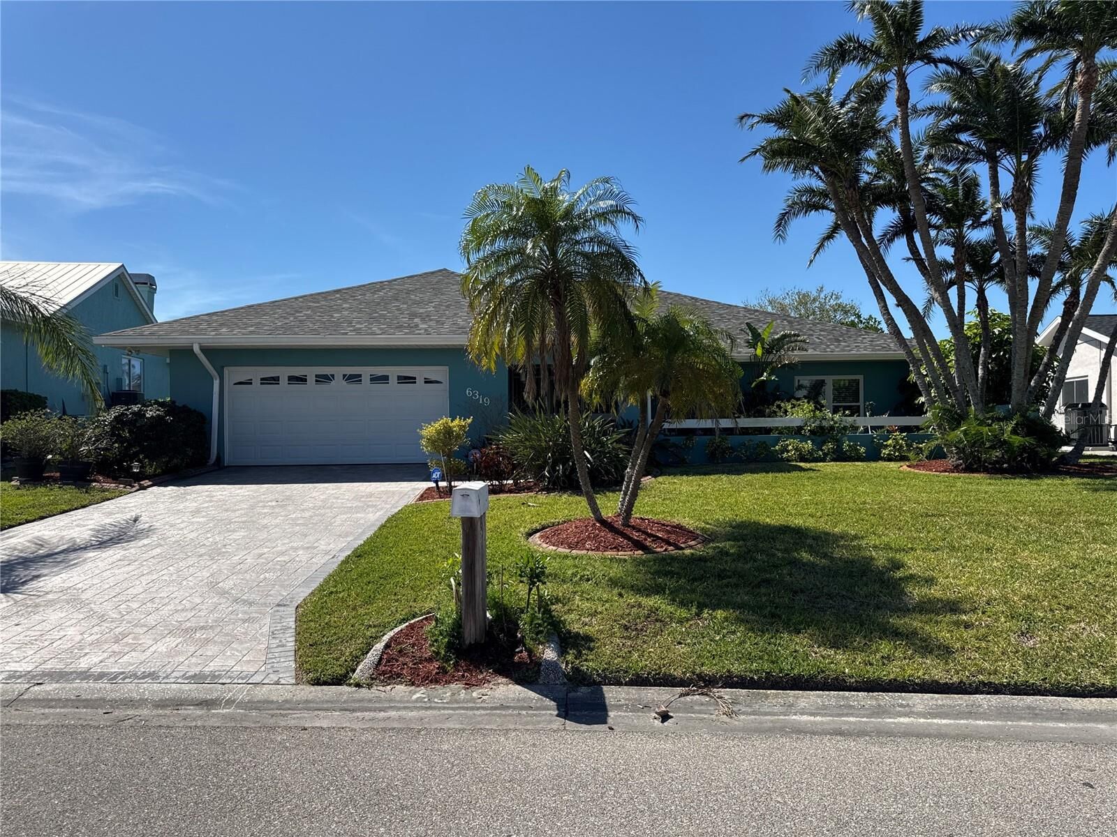 Property Photo: 6319 Cocoa Lane FL 33572