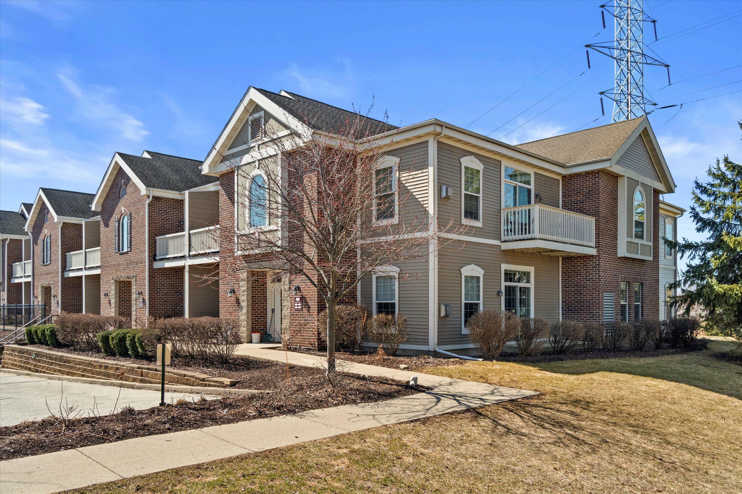 Property Photo:  1540 Roxbury Way  WI 53186 