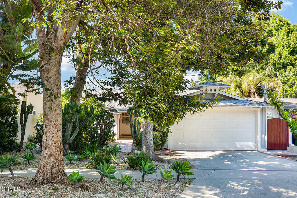 Property Photo: 15501 Huston Street CA 91436