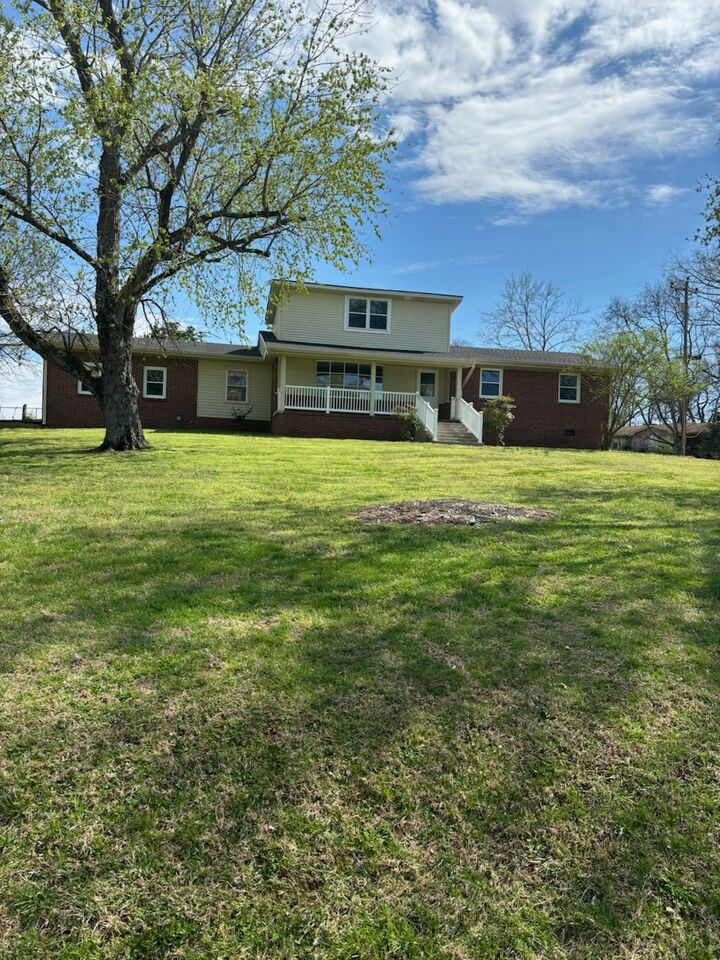 Property Photo:  240 NW Clearview Dr  TN 37122 