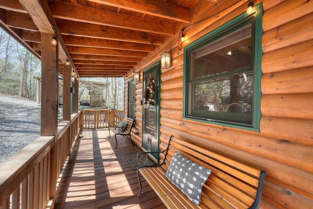 Property Photo: 879 Mill Stone Mountain GA 30513