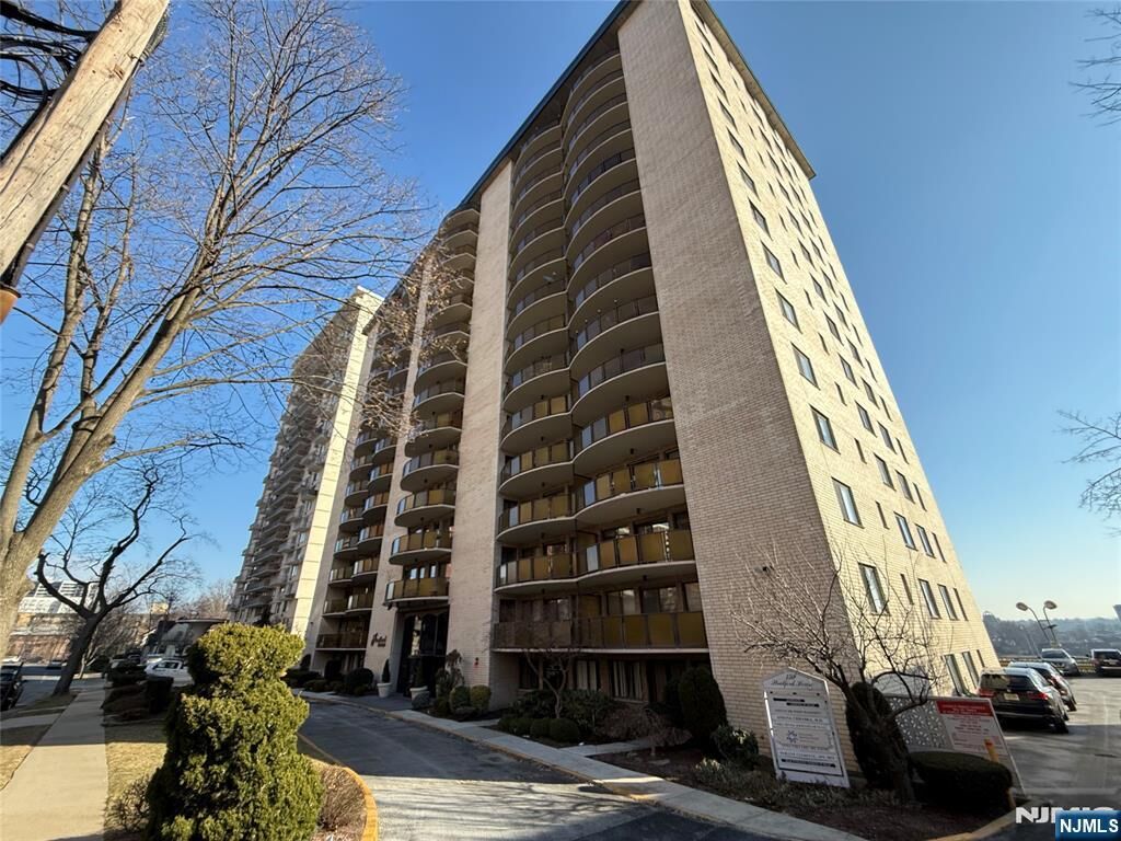 Property Photo: 150 Overlook Avenue 15J NJ 07601