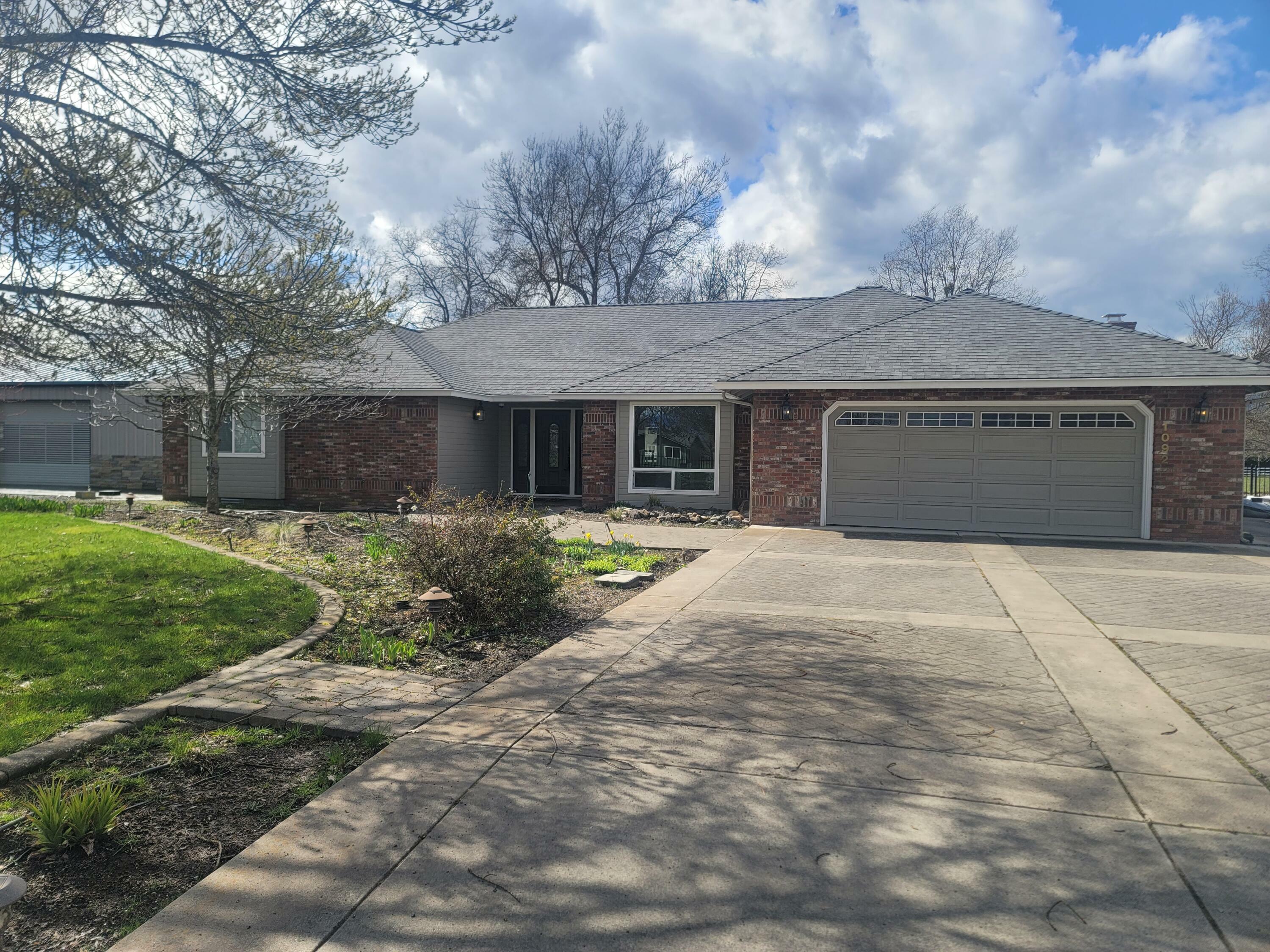 1092 Casino Road  Medford OR 97501 photo