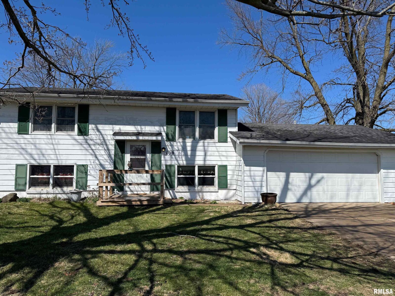 Property Photo: 100 Garfield Street IL 61733
