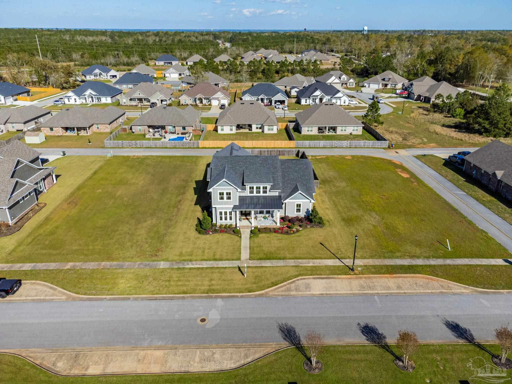 Property Photo: 2420 Meeting St FL 32533