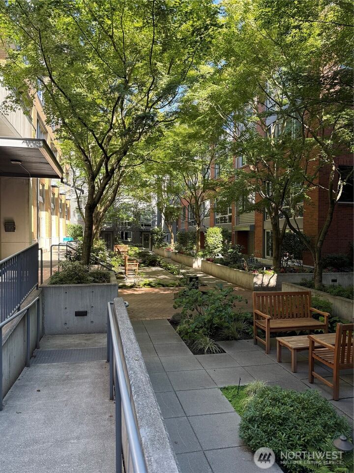Property Photo:  530  Broadway  E 113  WA 98102 
