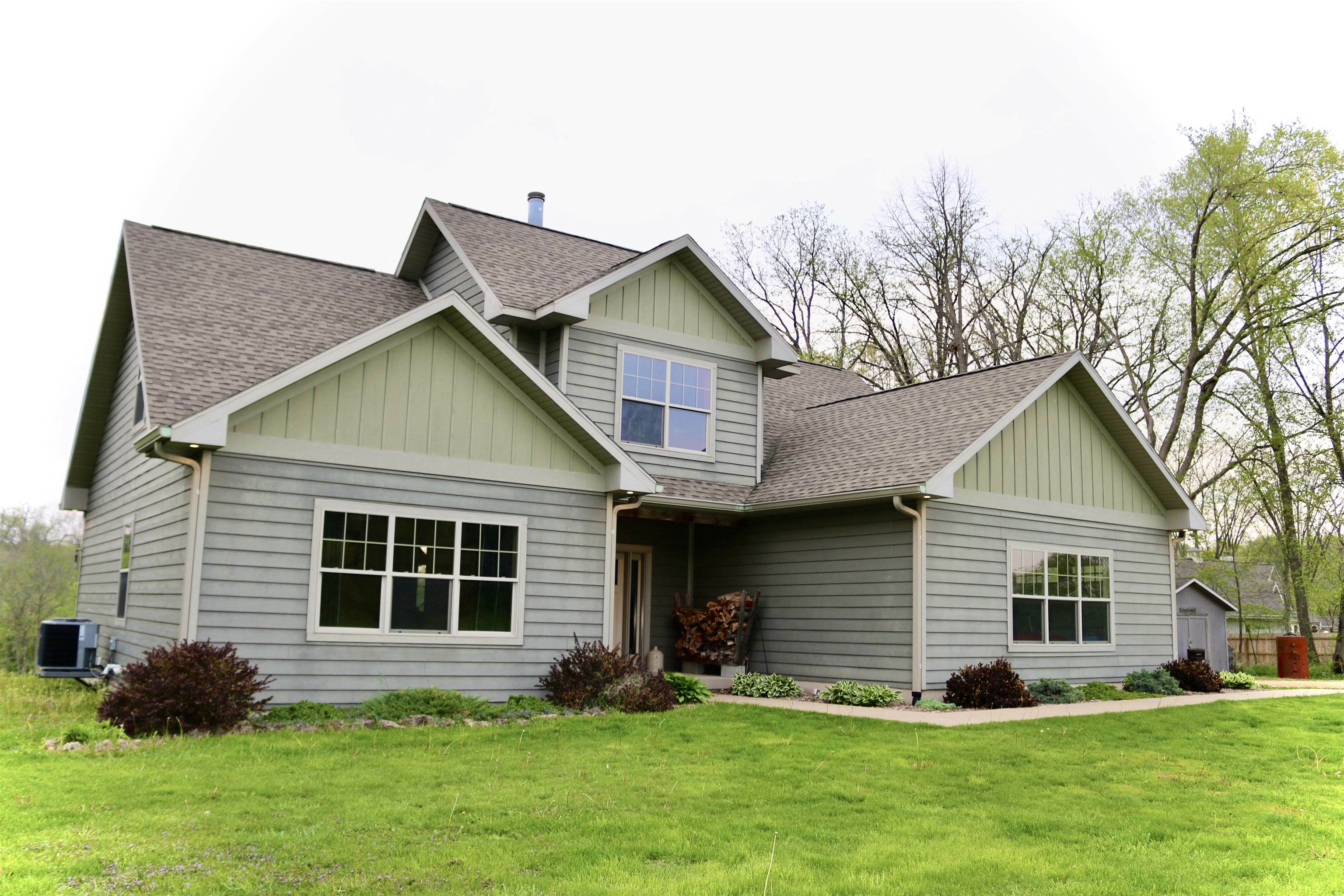 Property Photo: 166 S Rocky Hill Road IL 61036