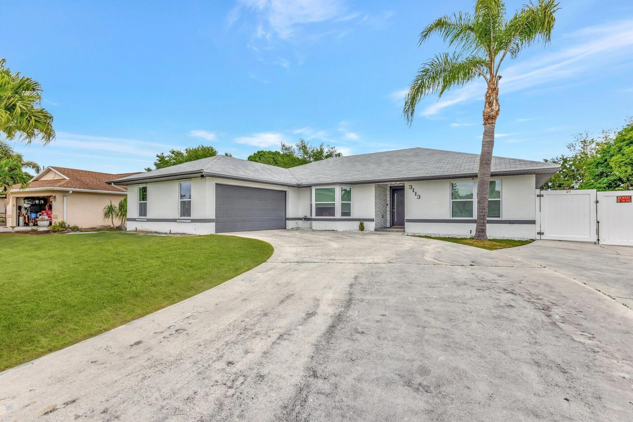 Property Photo: 3113 SE Mall Terrace FL 34984