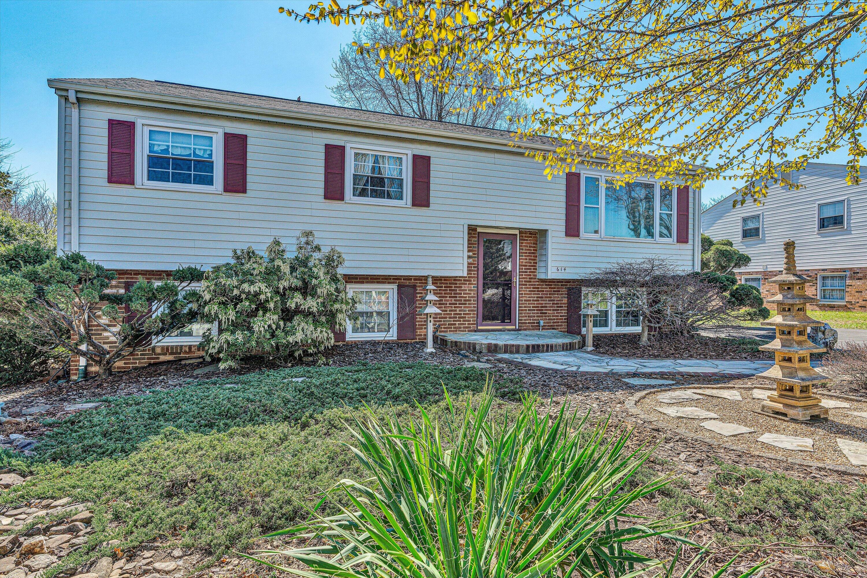 Property Photo: 614 Pyrtle Dr VA 24153