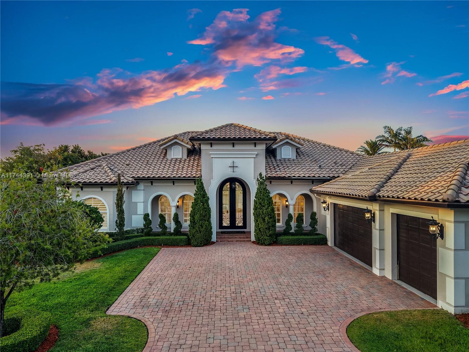 Property Photo: 14443 S Jockey Cir S FL 33330