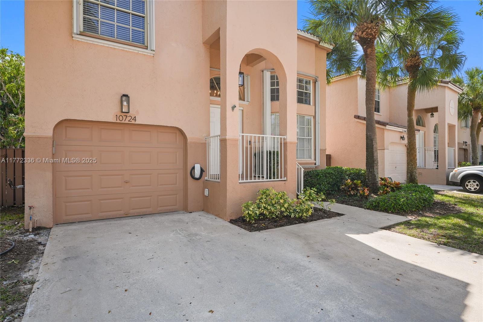 Property Photo: 10724 NW 12th Mnr FL 33322