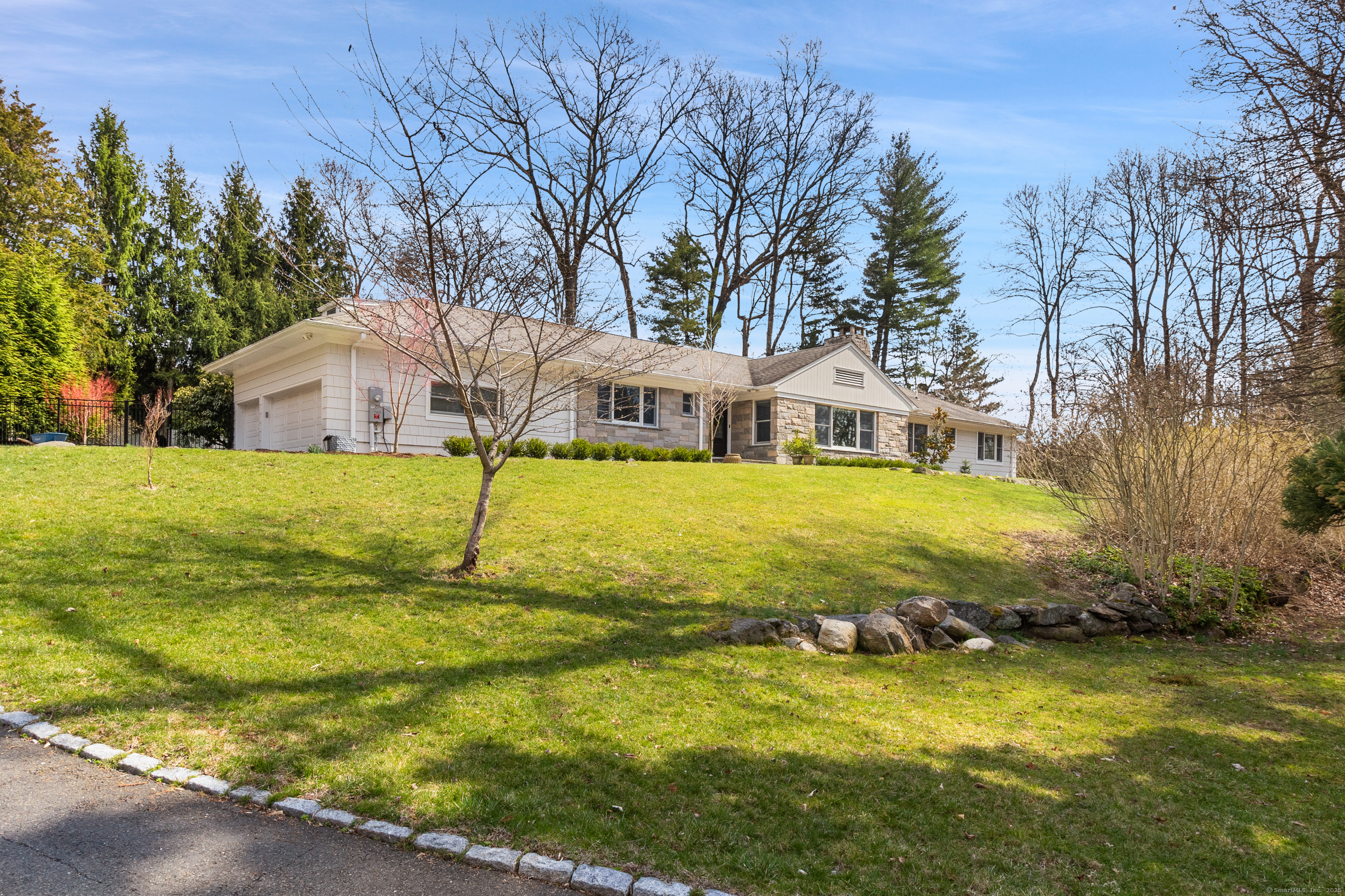 82 Rockwood Lane  Greenwich CT 06830 photo