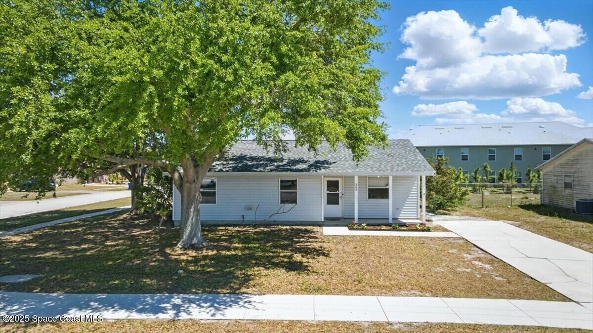 Property Photo: 808 Faull Lane FL 32955