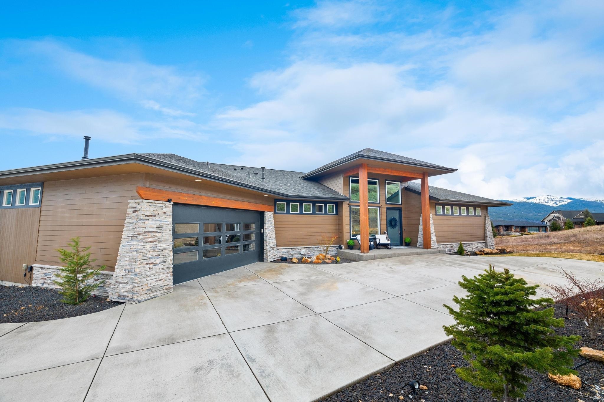 Property Photo: 10 N Holiday Hills Dr WA 99019