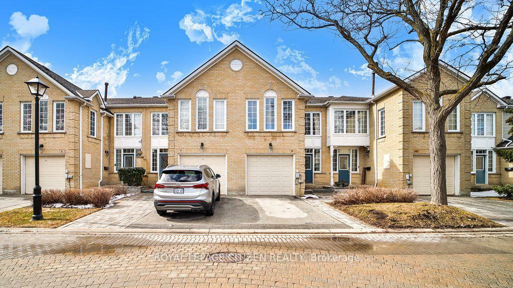 9 Hartnell Square  Brampton ON L6S 5W7 photo