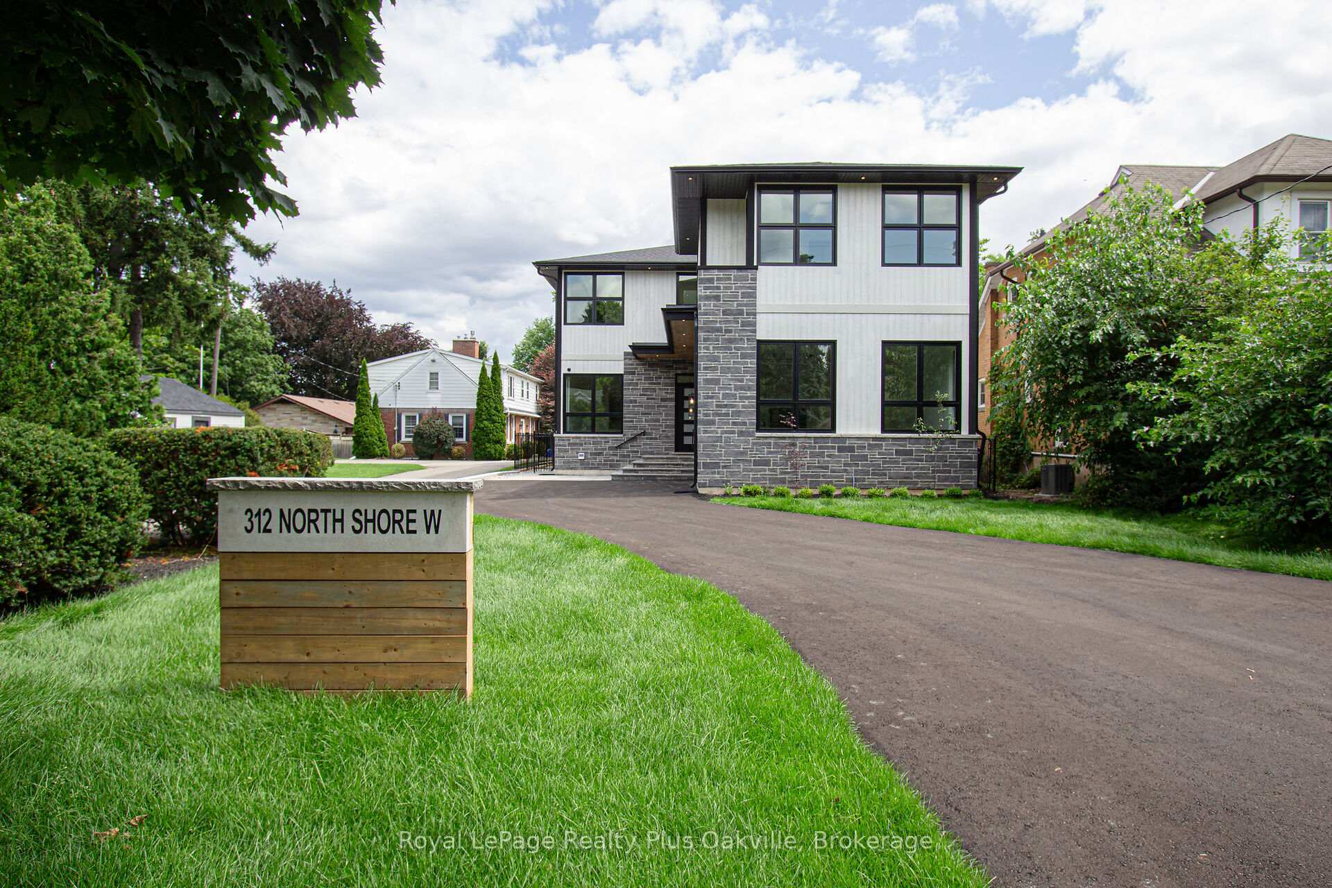 Property Photo: 312 North Shore Boulevard W ON L7T 1A4