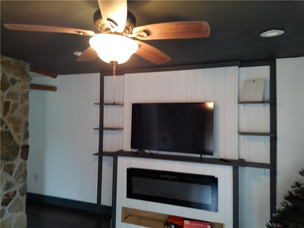 Property Photo: 1212 Reservoir Ave PA 15062