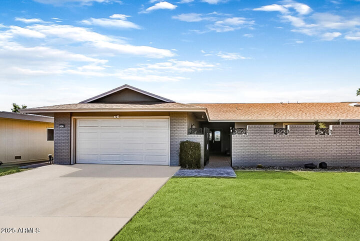 18410 N 104th Avenue  Sun City AZ 85373 photo
