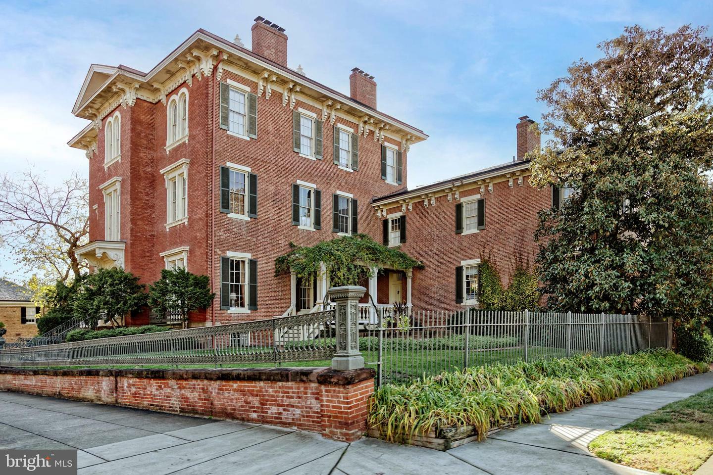 Property Photo: 510 Wolfe Street VA 22314