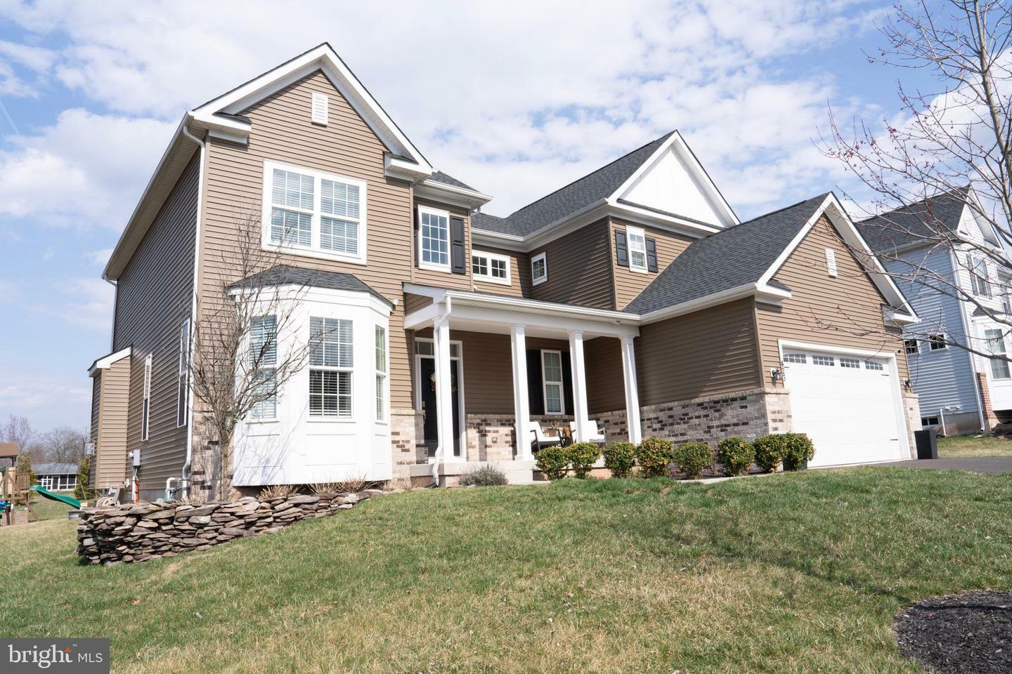 Property Photo: 423 Juliana Way PA 18944