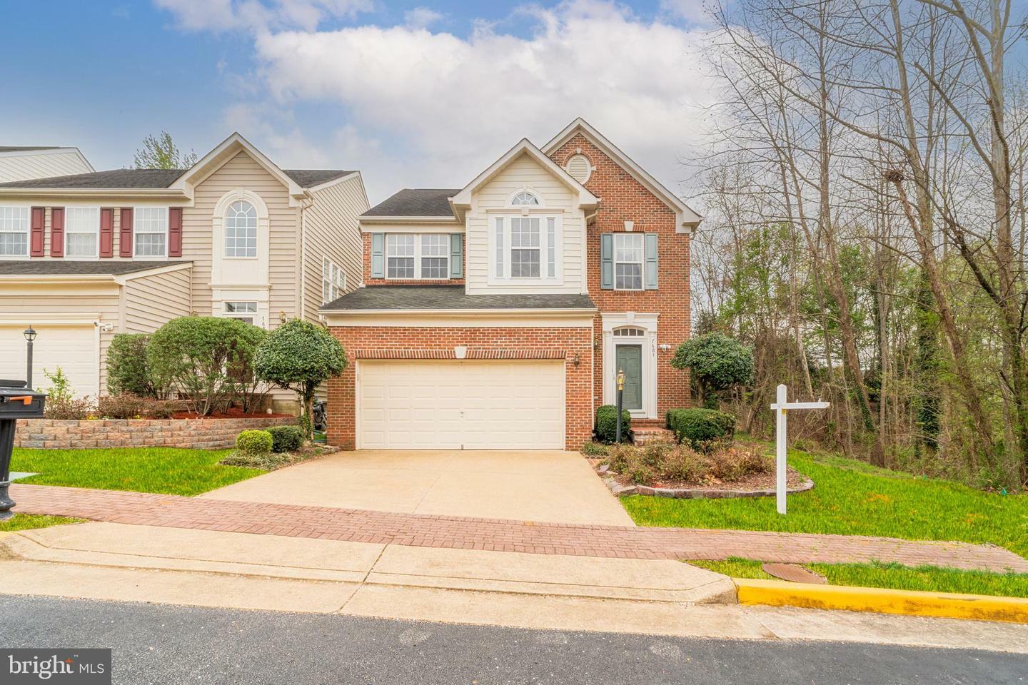 Property Photo: 7683 Henry Knox Drive VA 22079