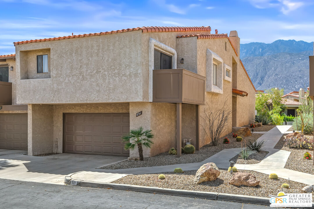 Property Photo: 691 S Calle Petunia CA 92262