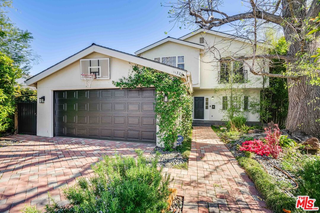 Property Photo:  11326 Isleta St  CA 90049 