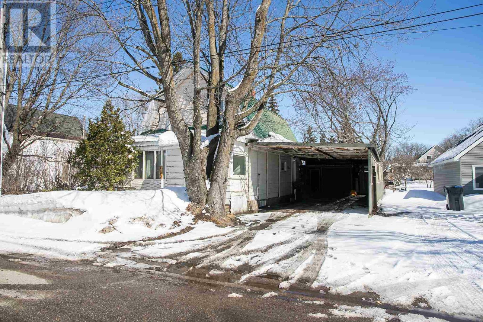 Photo de la propriété: 460 Parliament St ON P6C 3M3