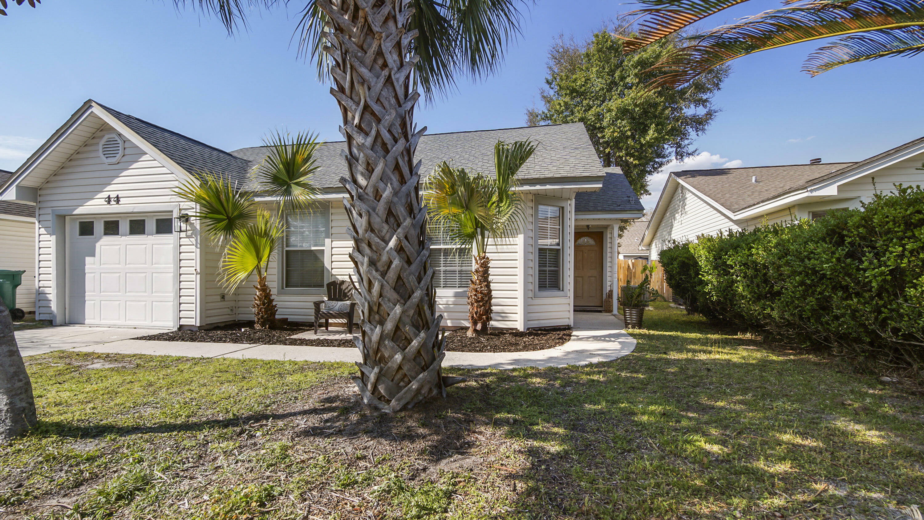 Property Photo: 44 Ruby Circle FL 32569