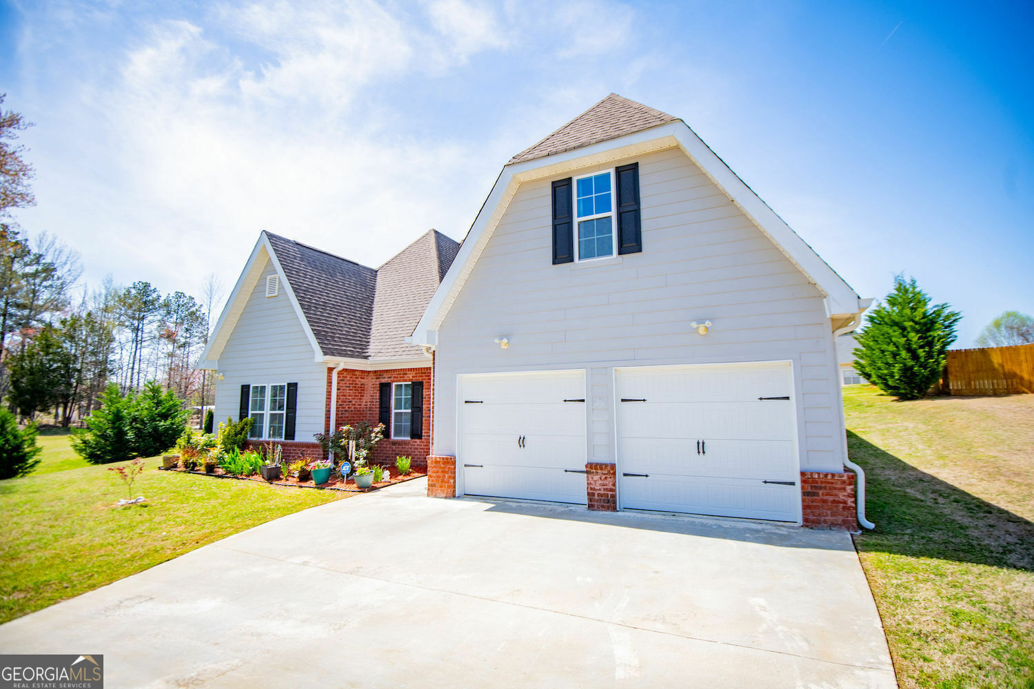 Property Photo: 207 Meadow Lake Drive GA 30116