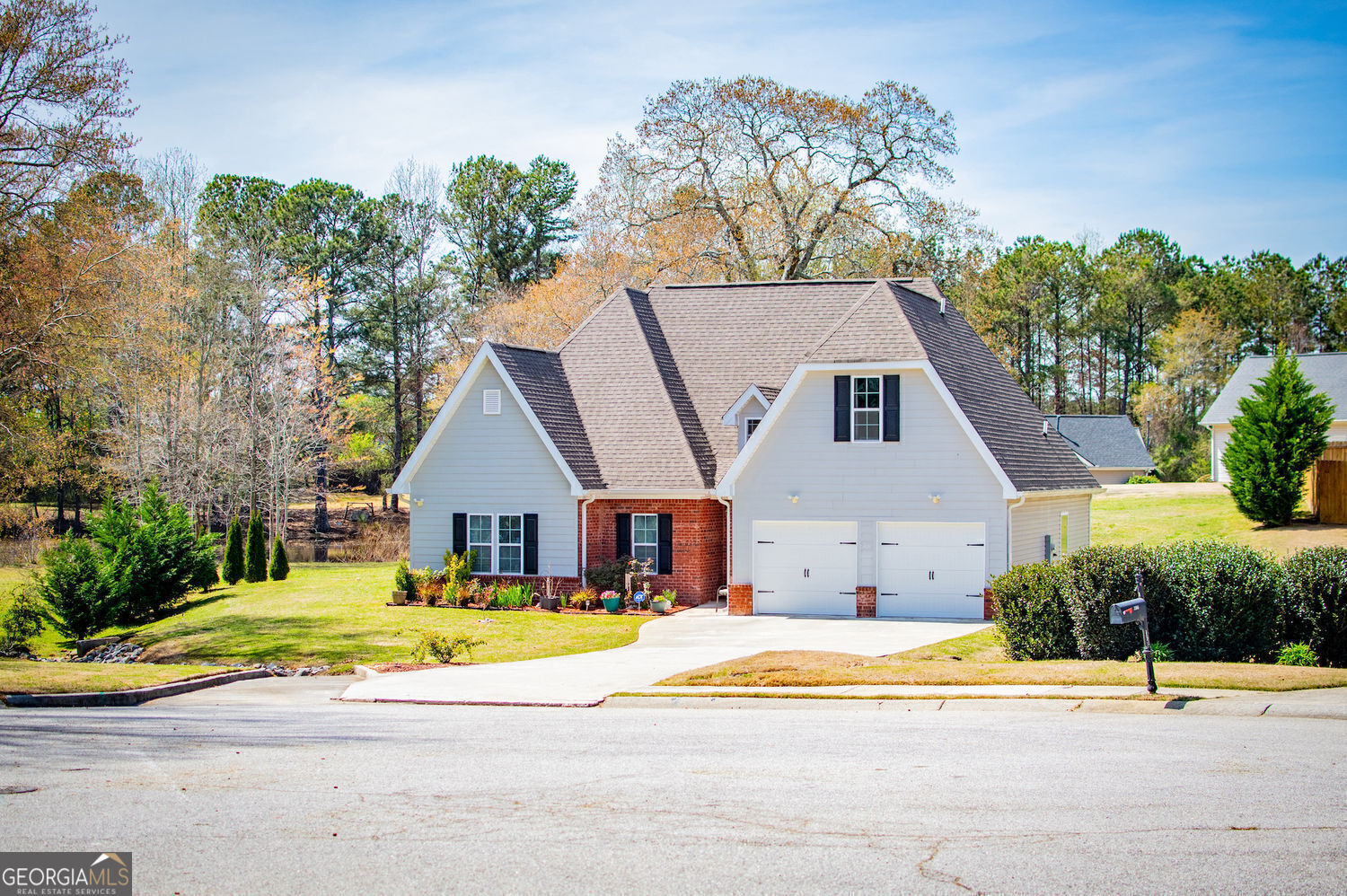 Property Photo: 207 Meadow Lake Drive GA 30116