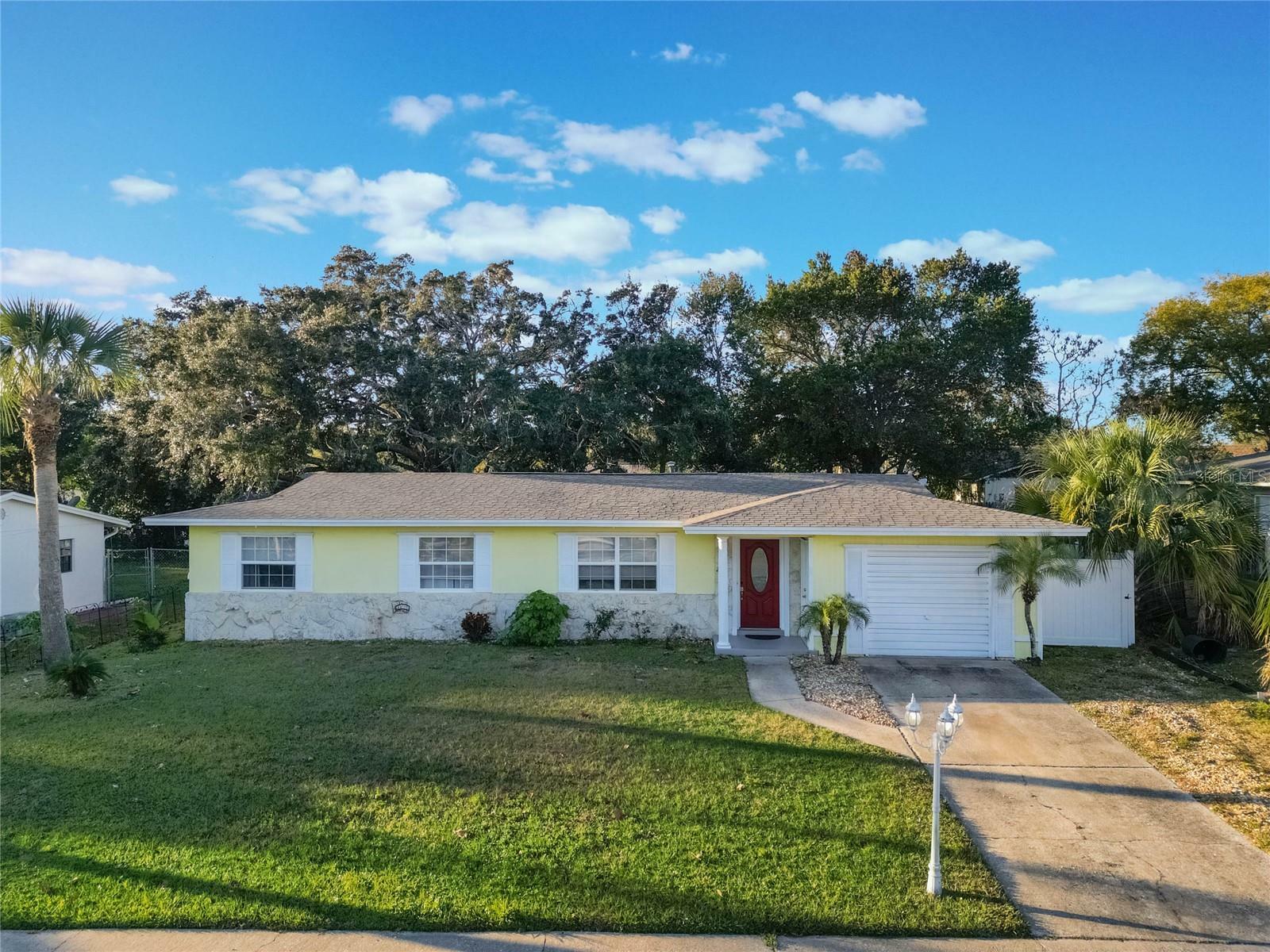 Property Photo: 2070 Keyes Lane FL 32738
