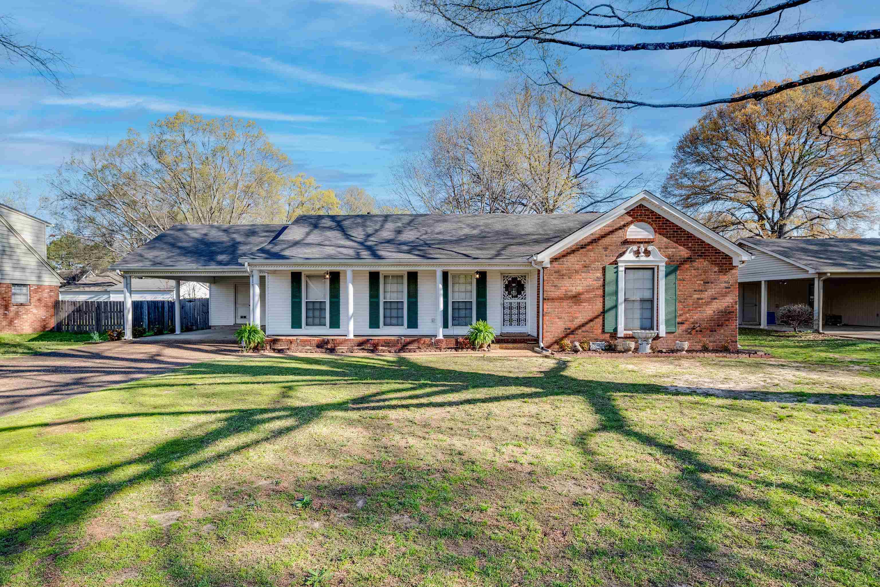Property Photo: 5858 Ridgevale Ave TN 38119
