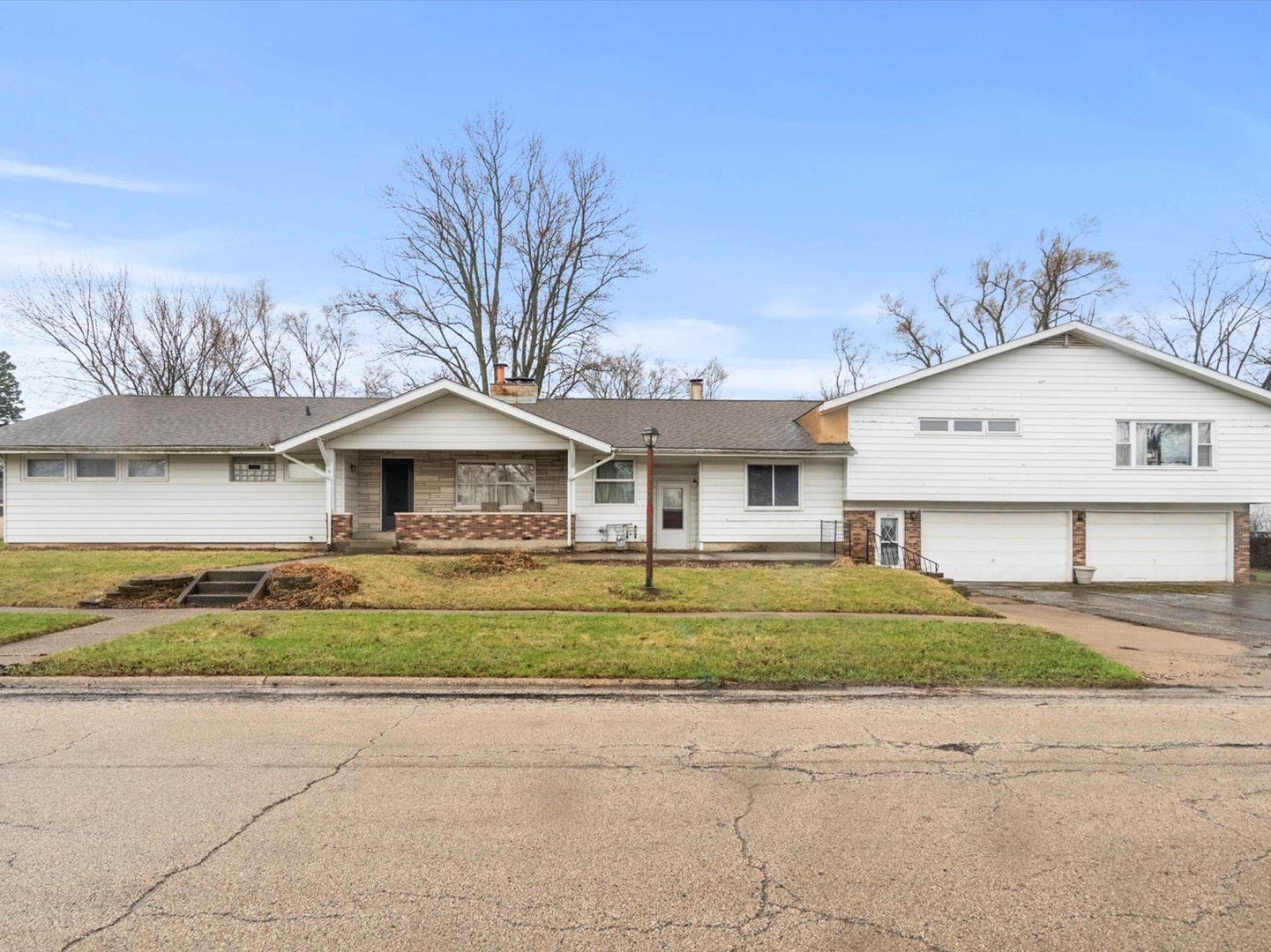 Property Photo: 704 W McKinley Street IL 60033