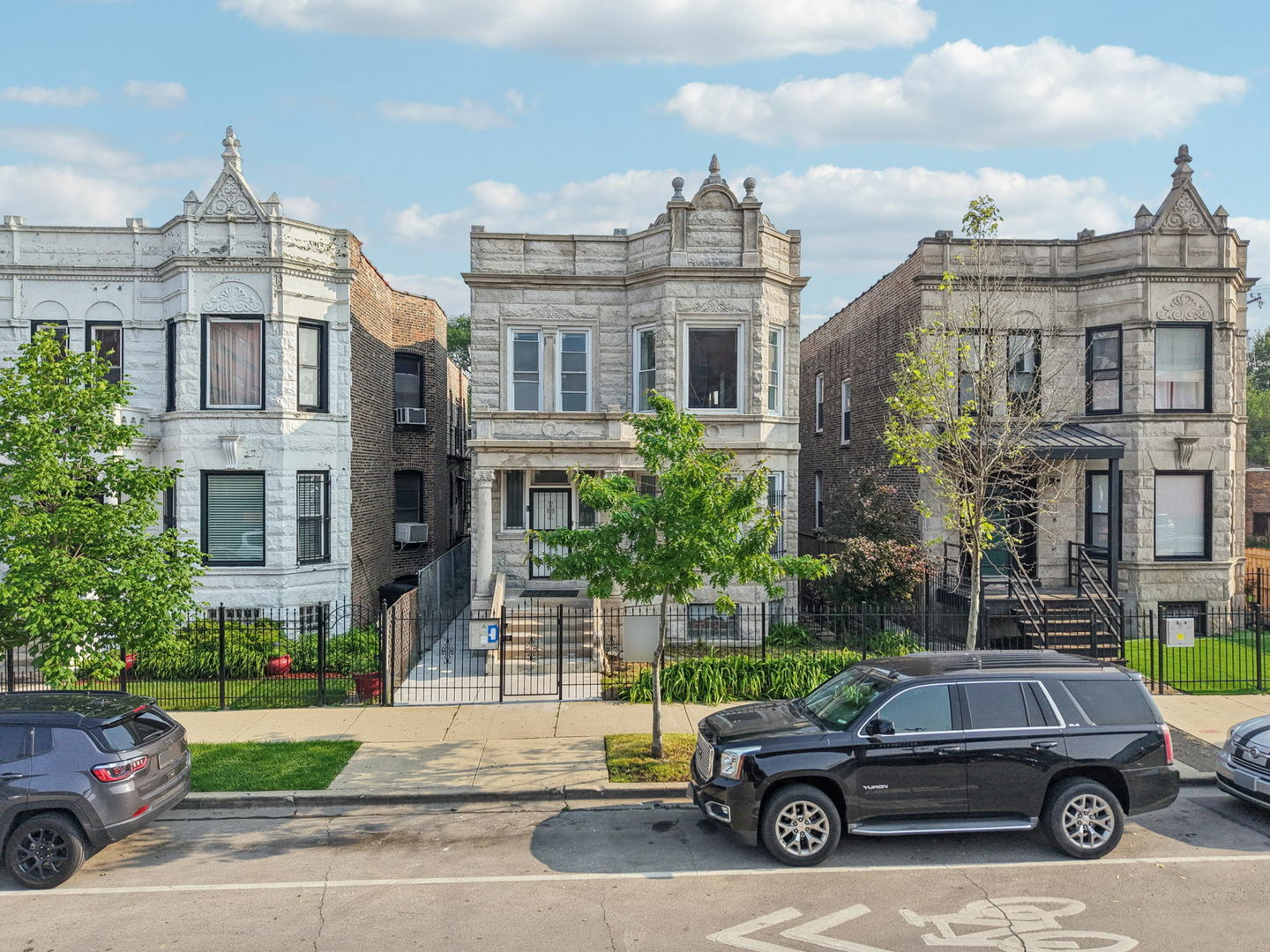 Property Photo: 3220 W Polk Street IL 60624