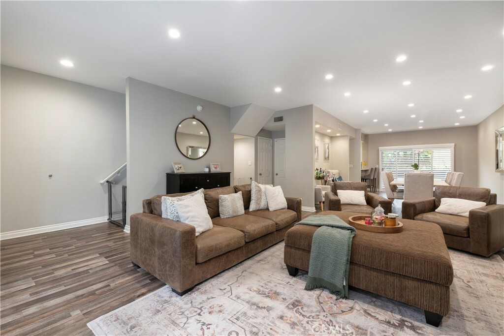 14919 Dickens Street 104  Sherman Oaks CA 91403 photo