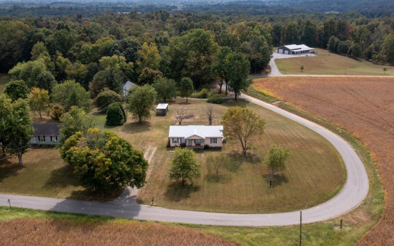 Property Photo:  560 Gregory Rd  TN 37186 