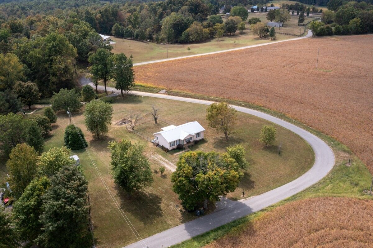 Property Photo: 560 Gregory Rd TN 37186