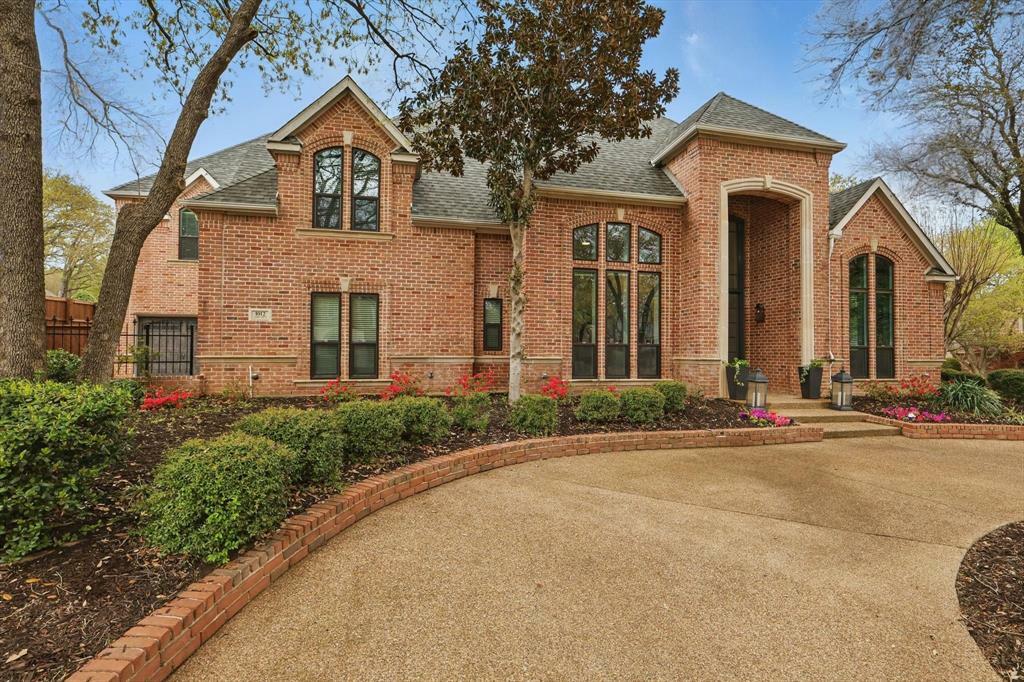 Property Photo: 1012 Ashlawn Drive TX 76092