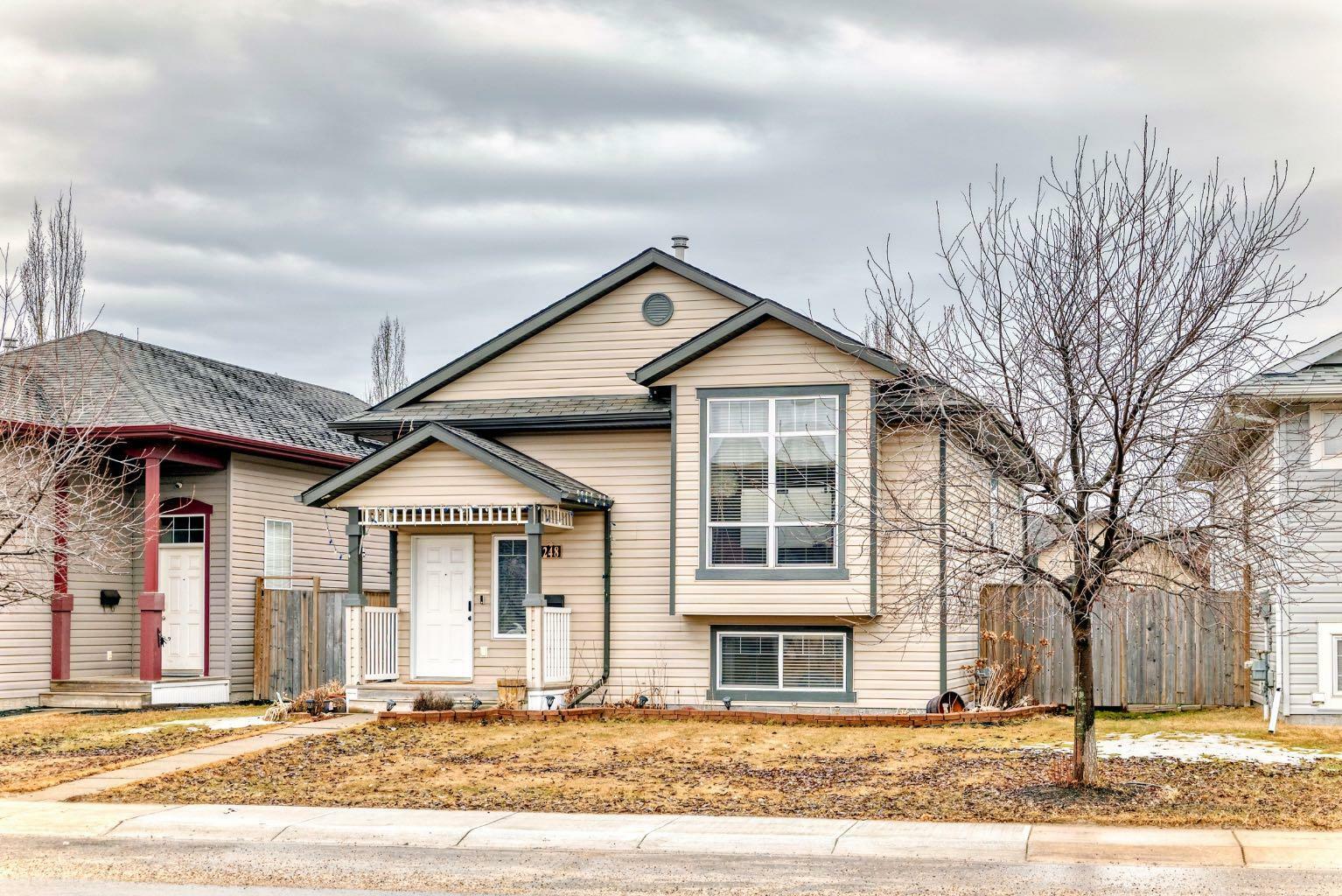 Property Photo: 248 Kingston Drive AB T4P 0A7