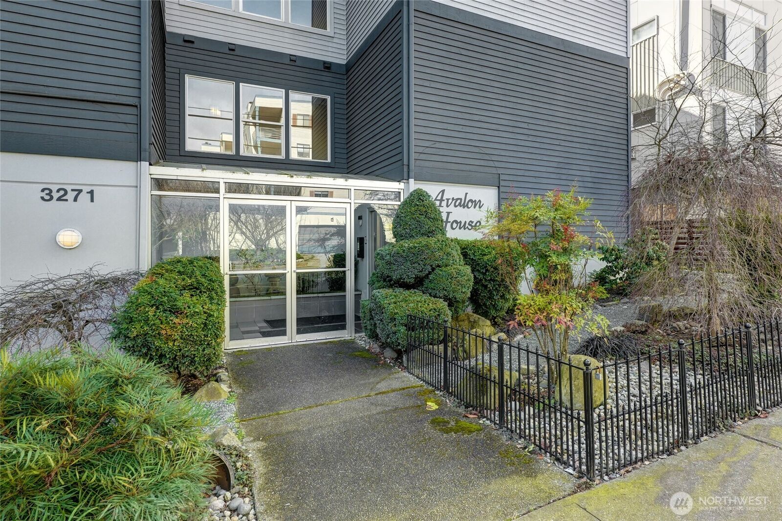 Property Photo: 3271 SW Avalon Way 103 WA 98126
