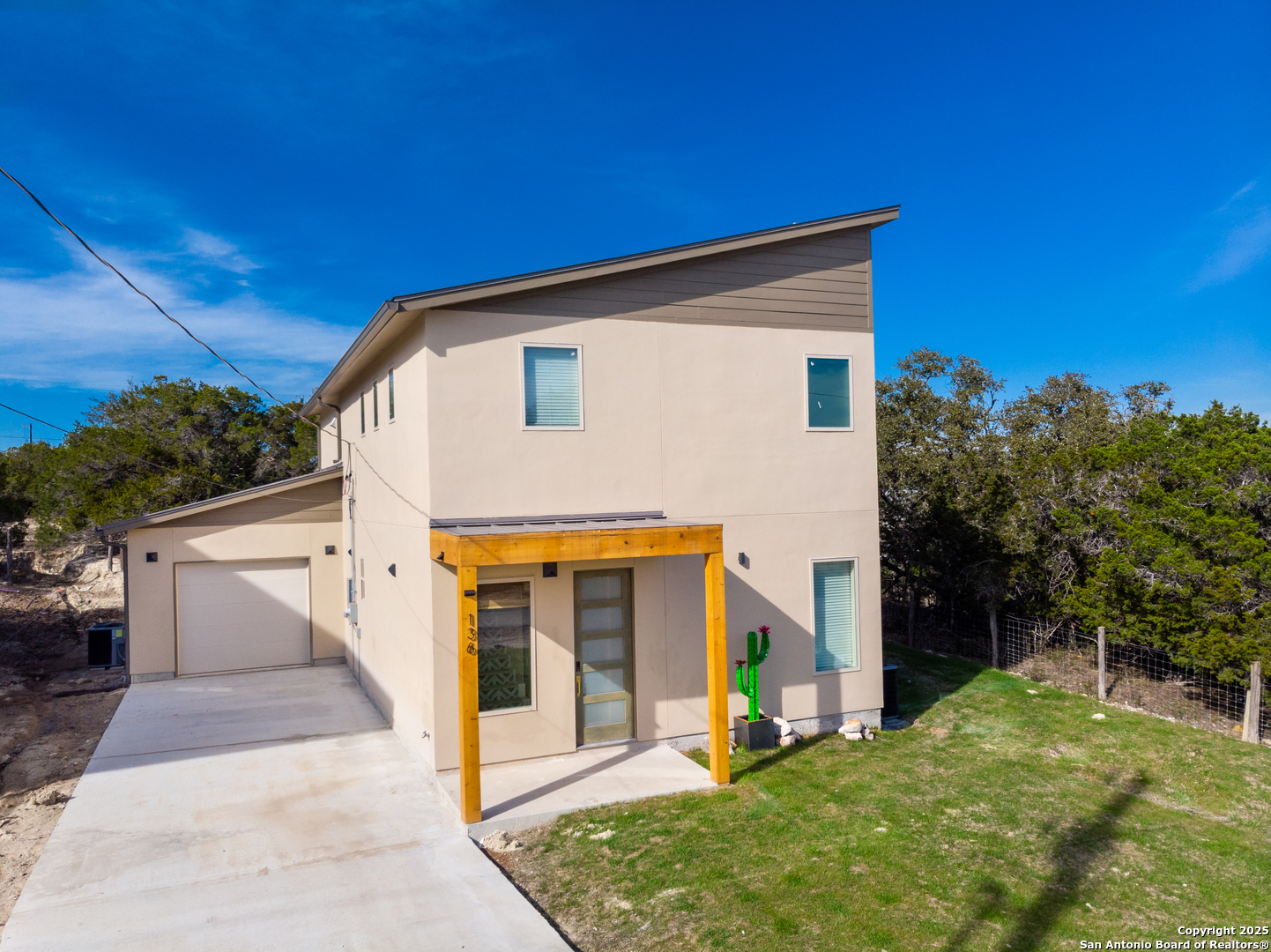 Property Photo: 136 Woodridge TX 78133