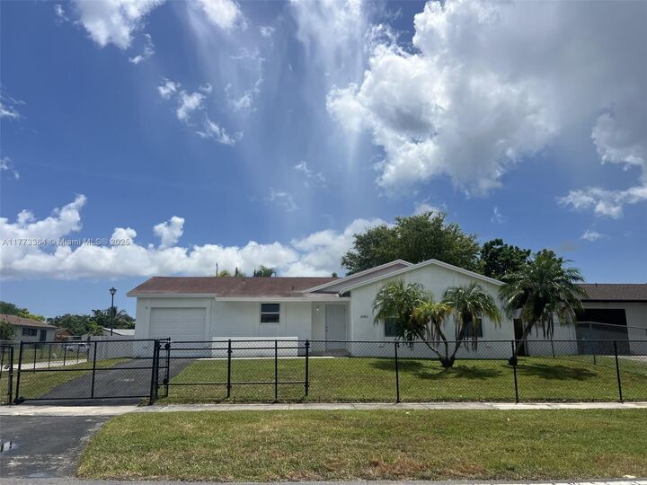 Property Photo: 25811 SW 132nd Ave FL 33032