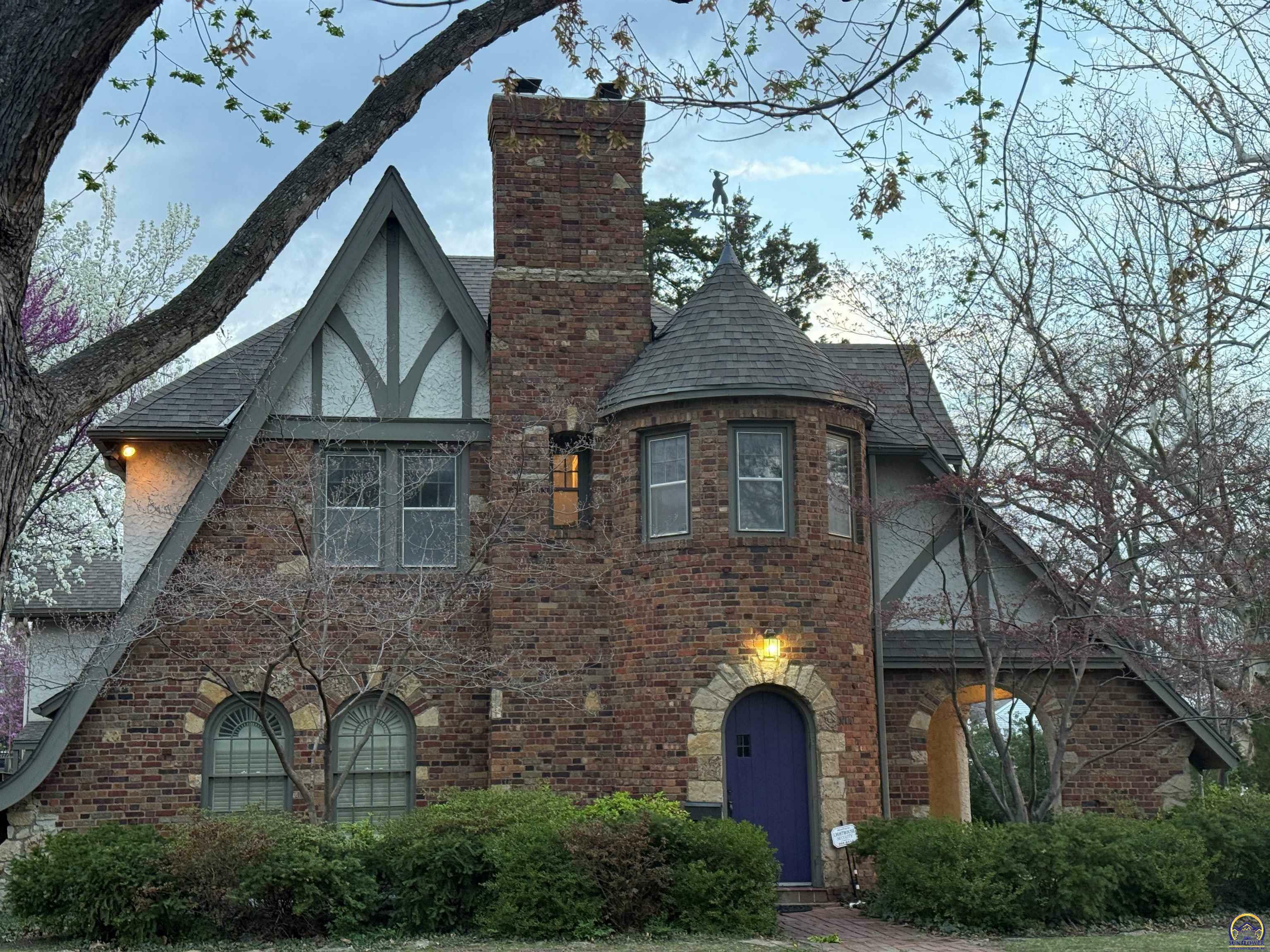 Property Photo: 3100 SW Canterbury Ln KS 66604