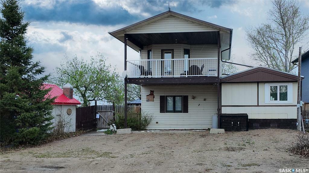 Property Photo: 671-681 Aqualane Avenue SK S0M 0L0