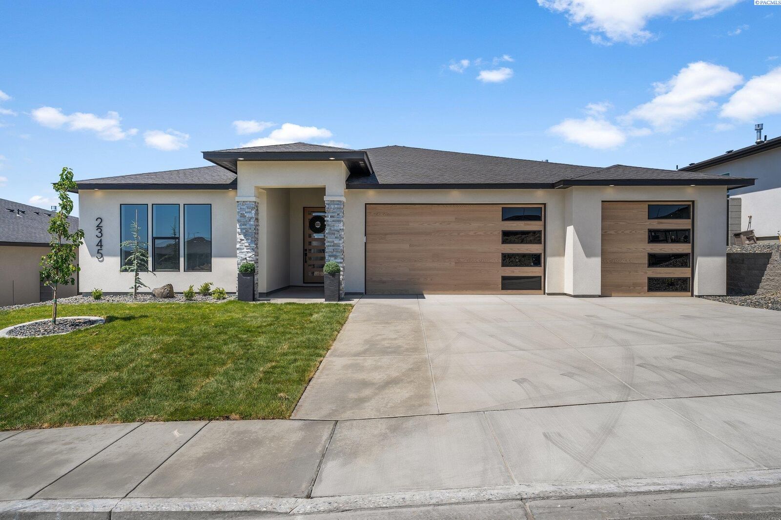 Property Photo:  2345 Waterhill Ave.  WA 99352 