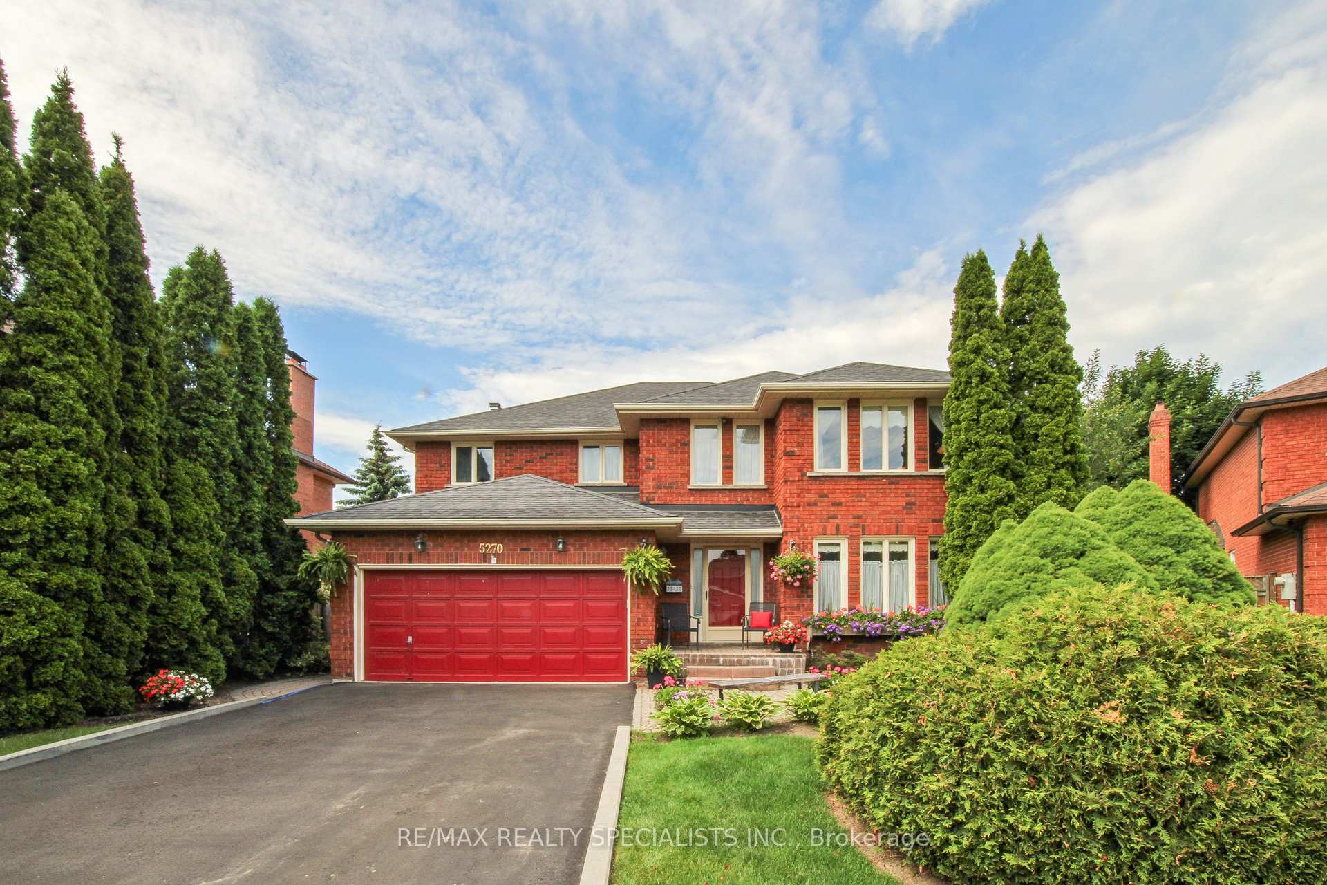 Property Photo: 5270 Giacco Court ON L5M 3T1