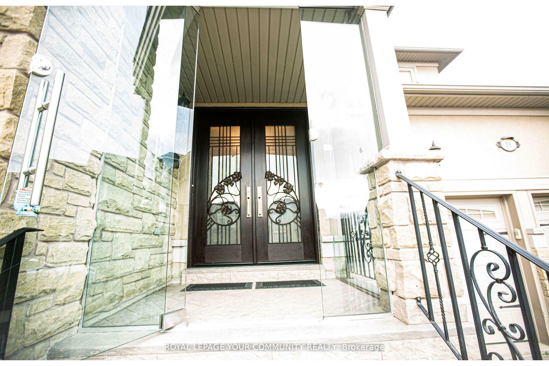 Property Photo: 35 Vandervoort Drive ON L4E 0C7